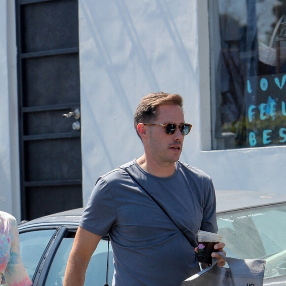 Paris Hilton et son fiancé Carter Reum sont allés faire du shopping à Urban Outfitters dans le quartier de Malibu à Los Angeles, le 4 juillet 2021