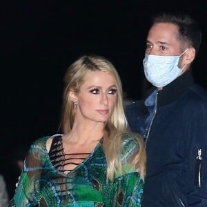 Paris Hilton et son fiancé Carter Reum sont allés dîner avec ses parents, Kathy et Rick Hilton, au restaurant Nobu à Malibu. Le 6 mars 2021