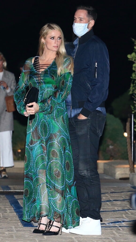 Paris Hilton et son fiancé Carter Reum sont allés dîner avec ses parents, Kathy et Rick Hilton, au restaurant Nobu à Malibu. Le 6 mars 2021