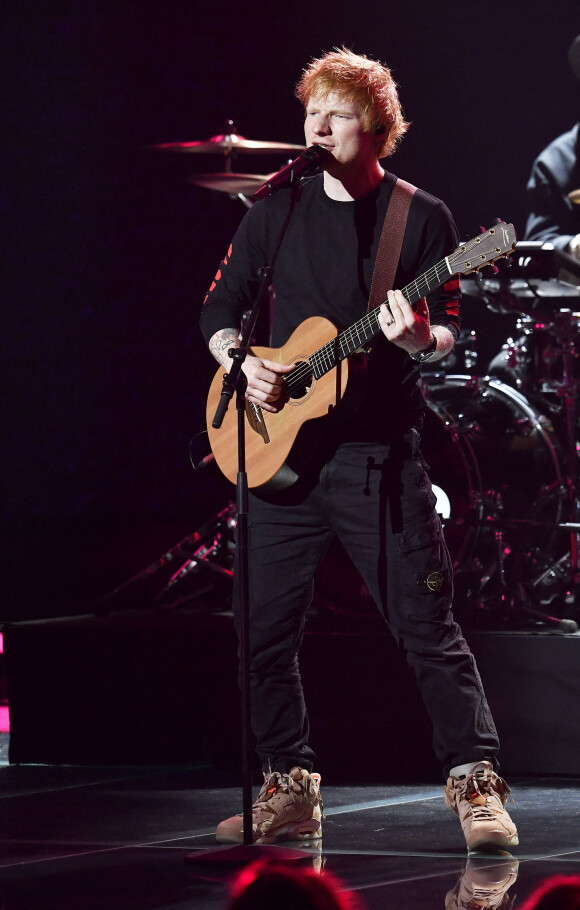 Ed Sheeran se produit dans l'émission Idol sur TV4 en Suède le 7 octobre 2021