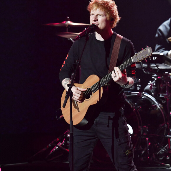 Ed Sheeran se produit dans l'émission Idol sur TV4 en Suède le 7 octobre 2021