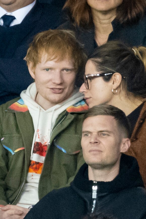 Ed Sheeran et sa femme Cherry Seaborn - People assistent à la victoire du PSG (2) face à Manchester City (0) lors de la deuxième journée de la Ligue des champions au Parc des Princes à Paris. © Cyril Moreau/Bestimage