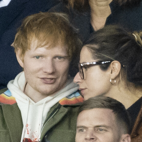 Ed Sheeran et sa femme Cherry Seaborn - People assistent à la victoire du PSG (2) face à Manchester City (0) lors de la deuxième journée de la Ligue des champions au Parc des Princes à Paris. © Cyril Moreau/Bestimage