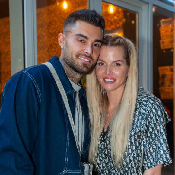 Thibault Garcia et sa femme Jessica Thivenin lors de la soirée " Come Chill with Booba " au bar Le Tube à Dubaï le 21 octobre 2021. © Nicolas Briquet / Bestimage 