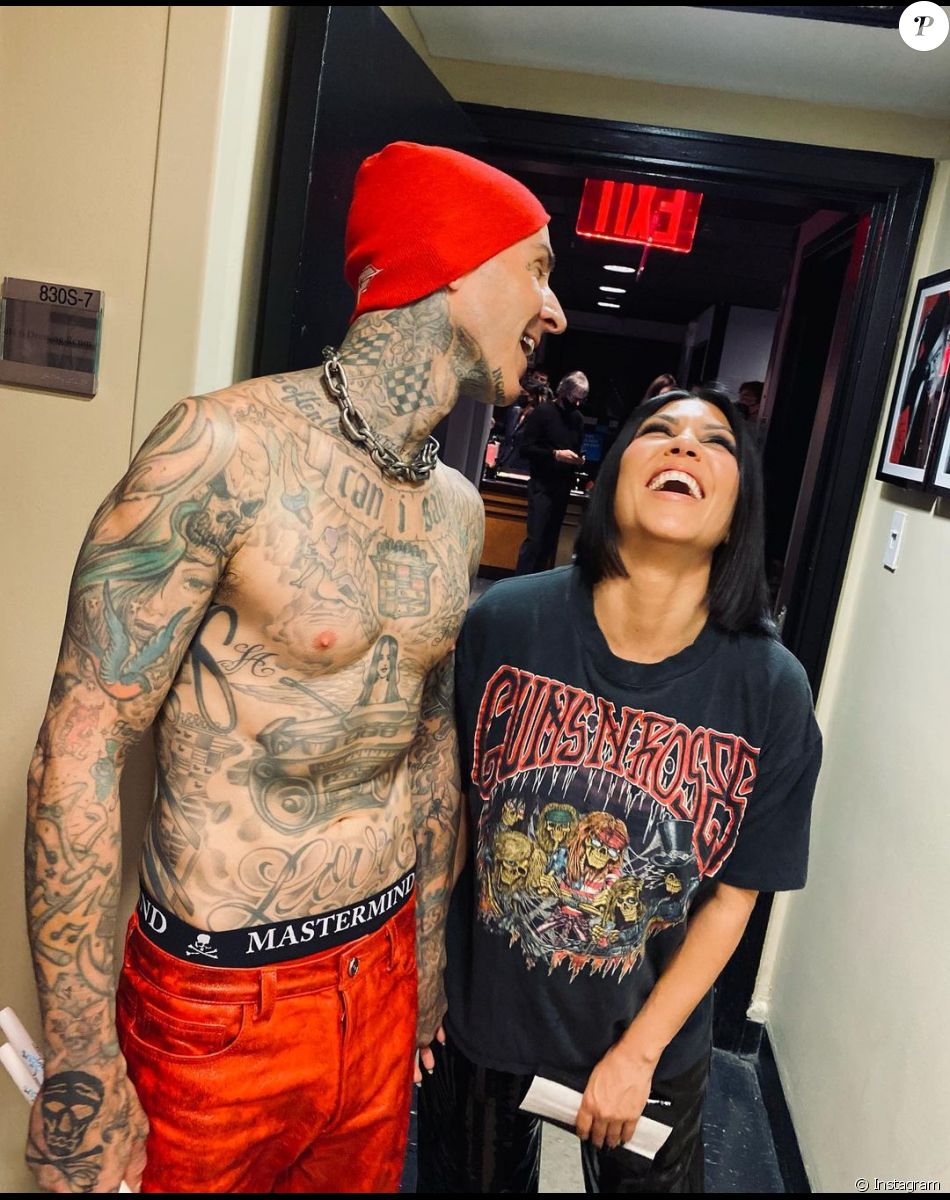 Kourtney Kardashian déclare sa flamme à son fiancé Travis Barker, qui fête ses 46 ans.