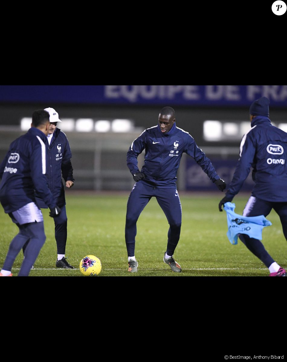 Benjamin Mendy - Entraînement de l'équipe de France avant les qualifications pour l'Euro 2020 à Clairefontaine, le 11 novembre 2019. © Anthony Bibard / Panoramic / Bestimage