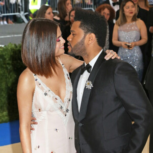 Selena Gomez et son ex-compagnon The Weeknd arrivent au MET Gala 2017 sur le thème de "Rei Kawakubo/Comme des Garçons: Art Of The In-Between" à New York, le 1er mai 2017.