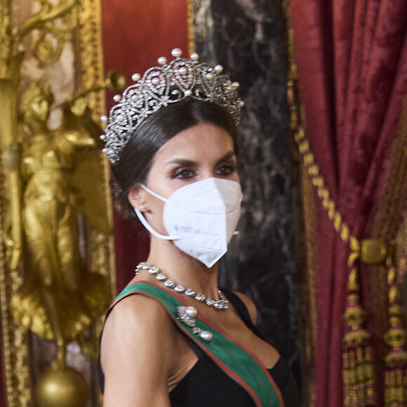 Le roi Felipe VI et la reine Letizia d’Espagne, reçoivent Sergio Mattarella, président de la République italienne et sa femme Laura, pour un dîner de gala au Palais Royal à Madrid, le 16 novembre 2021. © Jack Abuin/Zuma Press/Bestimage 