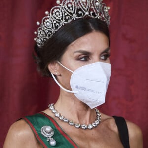 Le roi Felipe VI et la reine Letizia d’Espagne, reçoivent Sergio Mattarella, président de la République italienne et sa femme Laura, pour un dîner de gala au Palais Royal à Madrid, le 16 novembre 2021. © Jack Abuin/Zuma Press/Bestimage 