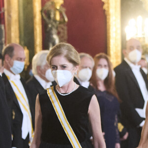 Le roi Felipe VI et la reine Letizia d’Espagne, reçoivent Sergio Mattarella, président de la République italienne et sa femme Laura, pour un dîner de gala au Palais Royal à Madrid, le 16 novembre 2021. © Jack Abuin/Zuma Press/Bestimage 