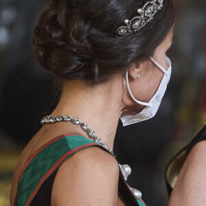 Le roi Felipe VI et la reine Letizia d’Espagne, reçoivent Sergio Mattarella, président de la République italienne et sa femme Laura, pour un dîner de gala au Palais Royal à Madrid, le 16 novembre 2021. © Jack Abuin/Zuma Press/Bestimage 