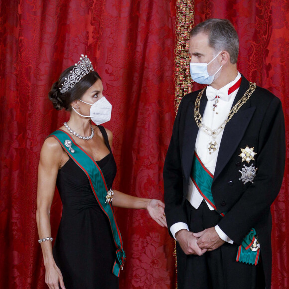 Le roi Felipe VI et la reine Letizia d'Espagne, reçoivent Sergio Mattarella, président de la République italienne et sa femme Laura, pour un dîner de gala au Palais Royal à Madrid, le 16 novembre 2021.