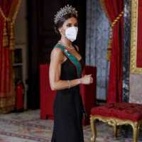 Letizia d'Espagne parée de diamants : la reine et son incroyable tiare éblouissent le palais