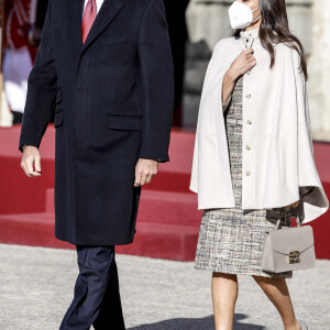 Le roi Felipe VI et la reine Letizia d'Espagne, accueillent le président italien Sergio Mattarella et sa fille Laura au palais royal à Madrid, en présence du Premier ministre, Pedro Sanchez. Le 16 novembre 2021.