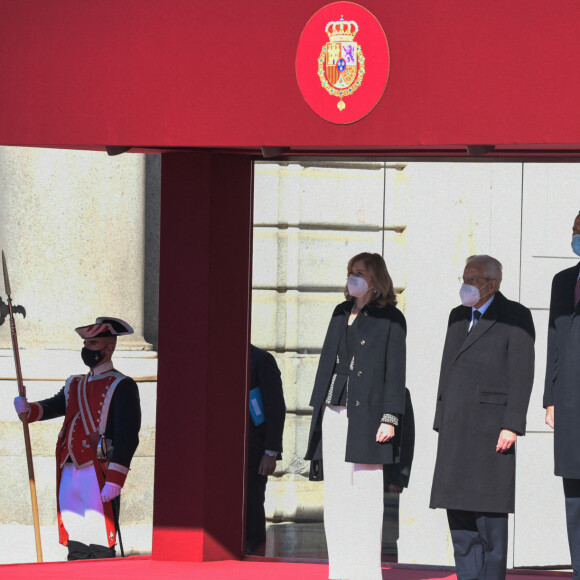 Le roi Felipe VI et la reine Letizia d'Espagne, accueillent le président italien Sergio Mattarella et sa fille Laura au palais royal à Madrid, en présence du Premier ministre, Pedro Sanchez. Le 16 novembre 2021.