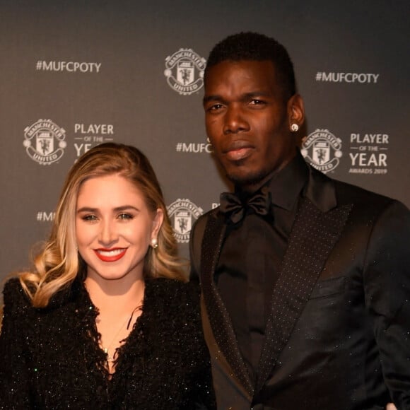 Paul Pogba et sa compagne Maria Salaues lors de la soirée du prix du joueur de l'année de Manchester United au stade Old Trafford à Manchester, Royaume Uni.