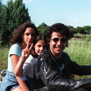 Jean-Luc Lahaye avec ses filles Margaux et Gloria à Carpentras.