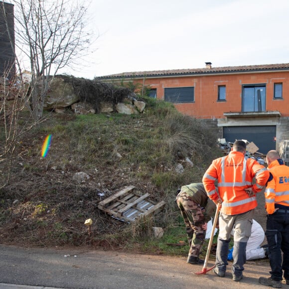 La maison en construction de Delphine Jubillar (Aussaguel) , disparue sans laisser de traces depuis le 16 décembre 2020 à Cagnac les Mines dans le Tarn. Un gendarme et une équipe du service des eaux ont mené des investigations pour chercher des traces dans le réseau raccordé à la maison. Le 7 janvier 2021  © Frédéric Maligne / Bestimage