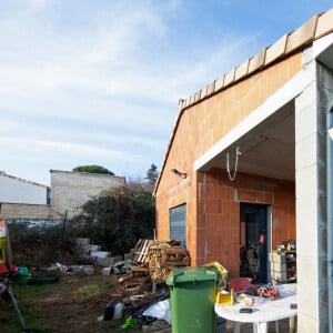 La maison en construction de Delphine Jubillar (Aussaguel) , disparue sans laisser de traces depuis le 16 décembre 2020 à Cagnac les Mines dans le Tarn. Un gendarme et une équipe du service des eaux ont mené des investigations pour chercher des traces dans le réseau raccordé à la maison. Le 7 janvier 2021  © Frédéric Maligne / Bestimage