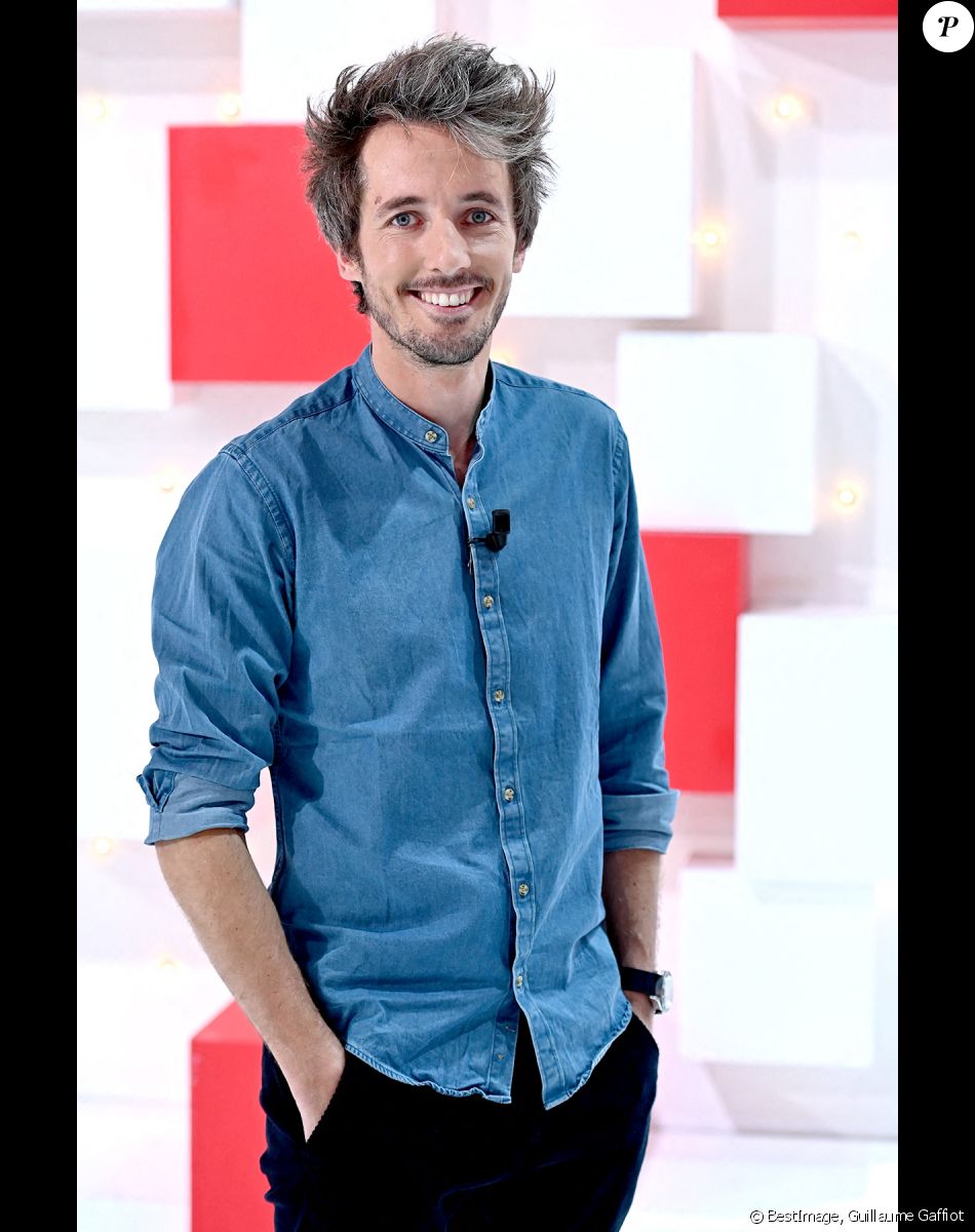 Exclusif - Gus l'illusionniste- Enregistrement de l'émission Vivement dimanche prochain au studio Gabriel, presentée par Michel Drucker . Diffusion sur France 2 le 21 Novembre 2021 . © Guillaume Gaffiot / Bestimage