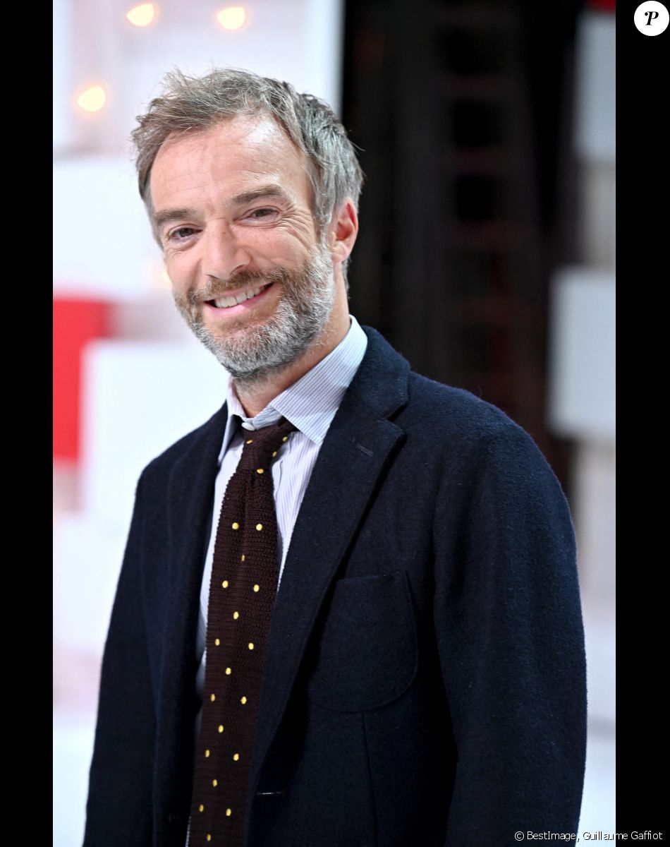 Exclusif - Jonathan Lambert - Enregistrement de l'émission Vivement dimanche prochain au studio Gabriel, presentée par Michel Drucker . Diffusion sur France 2 le 21 Novembre 2021 . © Guillaume Gaffiot / Bestimage