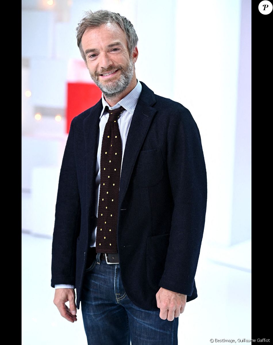 Exclusif - Jonathan Lambert - Enregistrement de l'émission Vivement dimanche prochain au studio Gabriel, presentée par Michel Drucker . Diffusion sur France 2 le 21 Novembre 2021 . © Guillaume Gaffiot / Bestimage