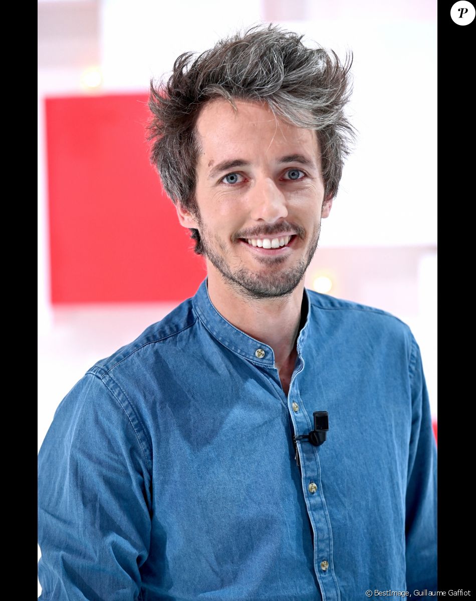 Exclusif - Gus l'illusionniste- Enregistrement de l'émission Vivement dimanche prochain au studio Gabriel, presentée par Michel Drucker . Diffusion sur France 2 le 21 Novembre 2021 . © Guillaume Gaffiot / Bestimage