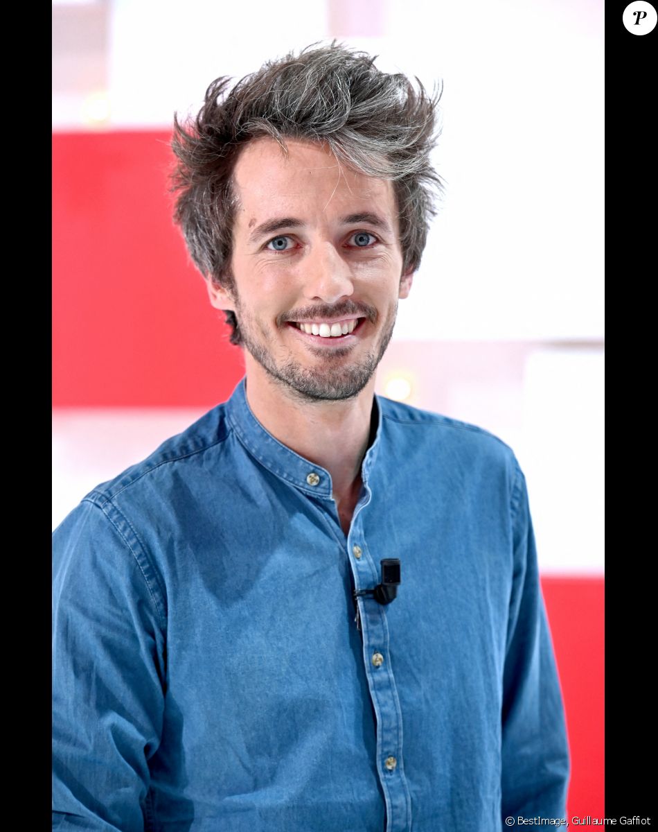 Exclusif - Gus l'illusionniste- Enregistrement de l'émission Vivement dimanche prochain au studio Gabriel, presentée par Michel Drucker . Diffusion sur France 2 le 21 Novembre 2021 . © Guillaume Gaffiot / Bestimage