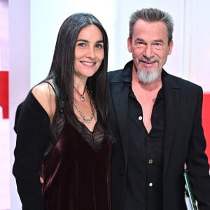 Exclusif - Florent Pagny et son épouse Azucena - Enregistrement de l'émisssion Vivement dimanche au studio Gabriel, presentée par Michel Drucker . Diffusion sur France 2 le 21 Novembre 2021 . © Guillaume Gaffiot / Bestimage