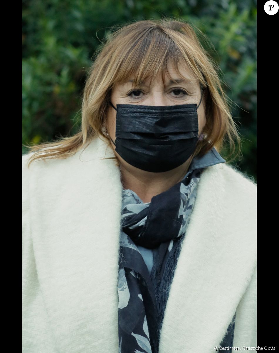 Exclusif - Michèle Bernier - Arrivées de l'émission "Vivement Dimanche Prochain" qui sera diffusée le 21 novembre 2021 au studio Gabriel à Paris, France, le 03 novembre 2021. © Christophe Clovis / Bestimage