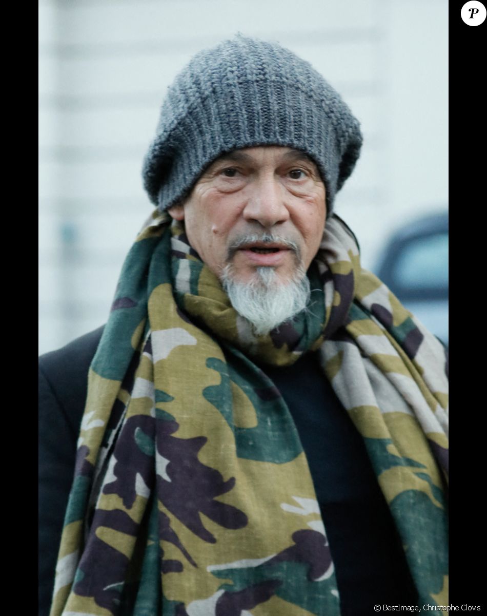 Exclusif - Florent Pagny - Sorties de l'émission "Vivement Dimanche" qui sera diffusée le 21 novembre 2021 au studio Gabriel à Paris, France, le 03 novembre 2021. © Christophe Clovis / Bestimage