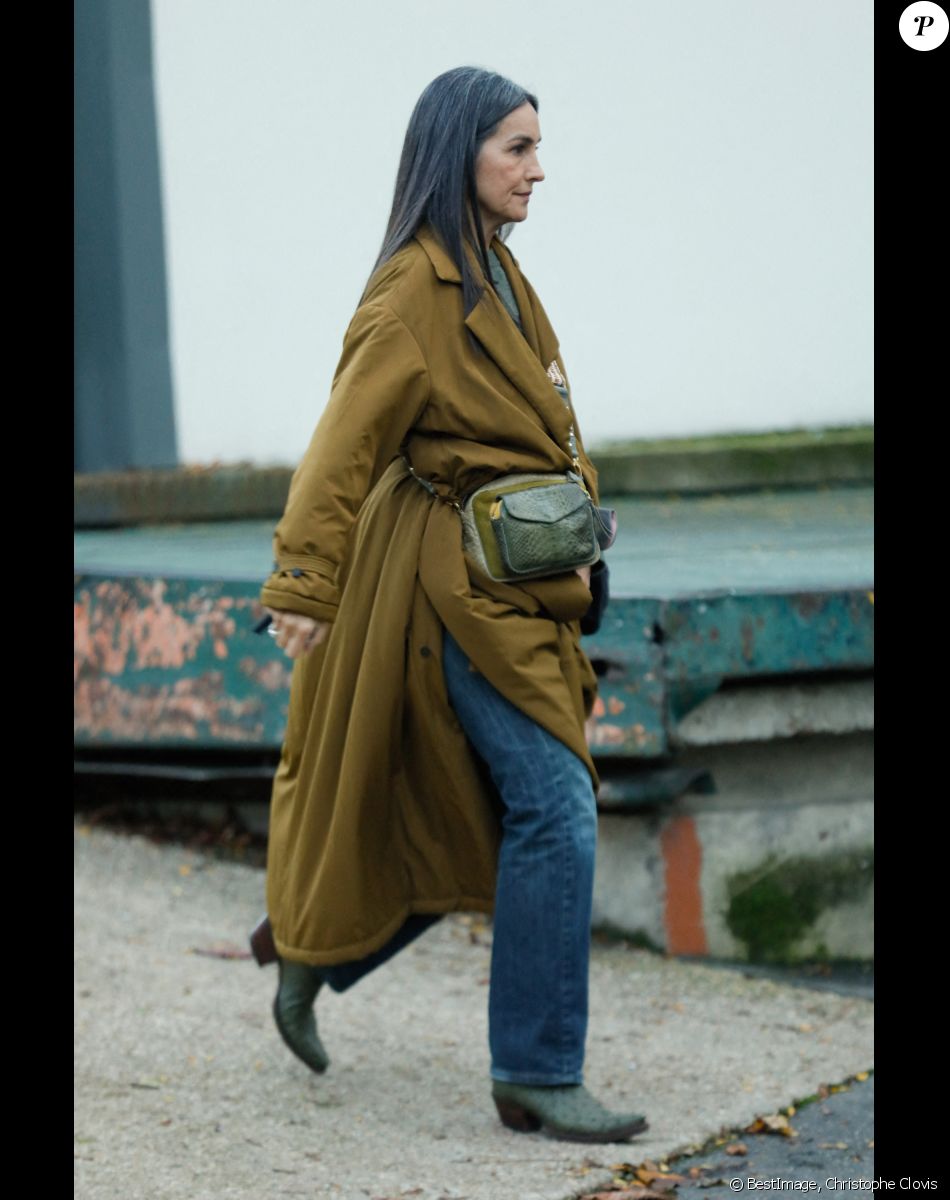 Exclusif - Azucena Caamaño (Caamano), femme de Florent Pagny - Sorties de l'émission "Vivement Dimanche" qui sera diffusée le 21 novembre 2021 au studio Gabriel à Paris, France, le 03 novembre 2021. © Christophe Clovis / Bestimage