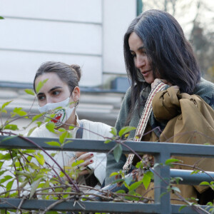 Exclusif - Aël Pagny (fille de Florent Pagny) et sa mère Azucena Caamaño (Caamano) - Arrivées de l'émission "Vivement Dimanche" qui sera diffusée le 21 novembre 2021 au studio Gabriel à Paris, France, le 03 novembre 2021. © Christophe Clovis / Bestimage
