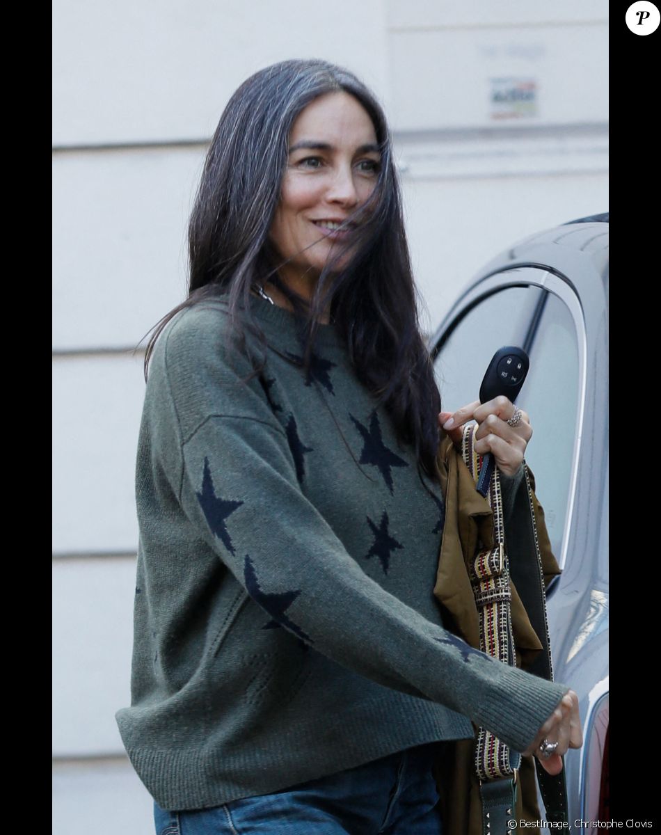 Exclusif - Azucena Caamaño (Caamano), femme de Florent Pagny - Arrivées de l'émission "Vivement Dimanche" qui sera diffusée le 21 novembre 2021 au studio Gabriel à Paris, France, le 03 novembre 2021. © Christophe Clovis / Bestimage