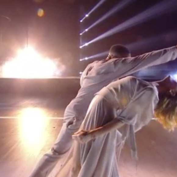 Tayc et Fauve Hautot lors de la demi-finale de "Danse avec les stars" - 19 novembre 2021, TF1