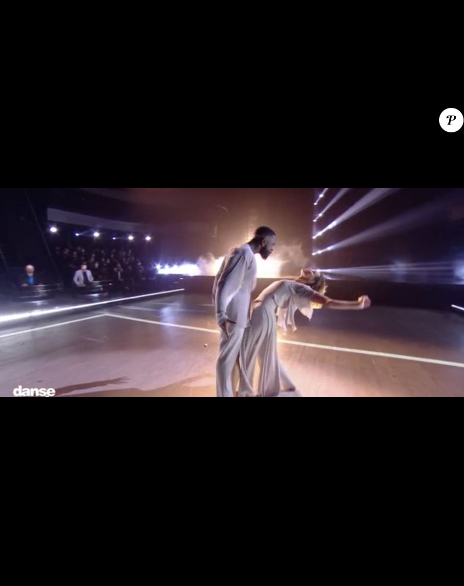 Tayc et Fauve Hautot lors de la demi-finale de "Danse avec les stars" - 19 novembre 2021, TF1