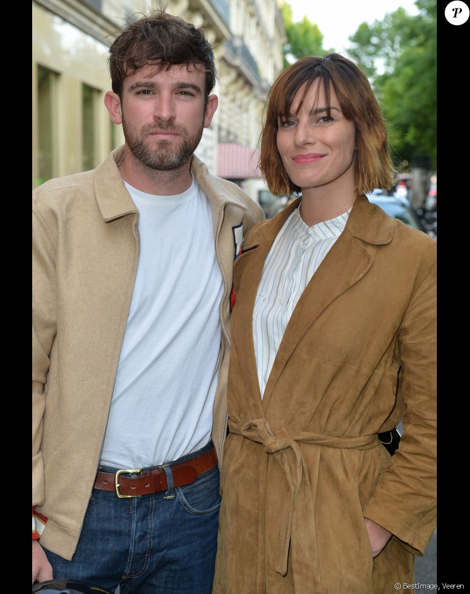 Fauve Hautot et son compagnon Jules Renault - Photocall de la premiére du spectacle "Bionic Showgirl" avec V. Modesta au Crazy Horse à Paris. © Veeren/Bestimage