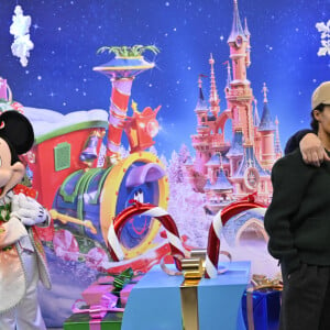 Vincent Cassel et Tina Kunakey fêtent Noël à Disneyland Paris. Marne-La-Vallée, novembre 2021. © Disney via Bestimage