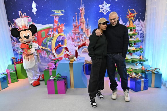 Vincent Cassel et Tina Kunakey fêtent Noël à Disneyland Paris. Marne-La-Vallée, novembre 2021. © Disney via Bestimage