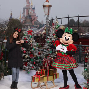 Karine Ferri fête Noël à Disneyland Paris. Marne-La-Vallée, novembre 2021. © Disney via Bestimage