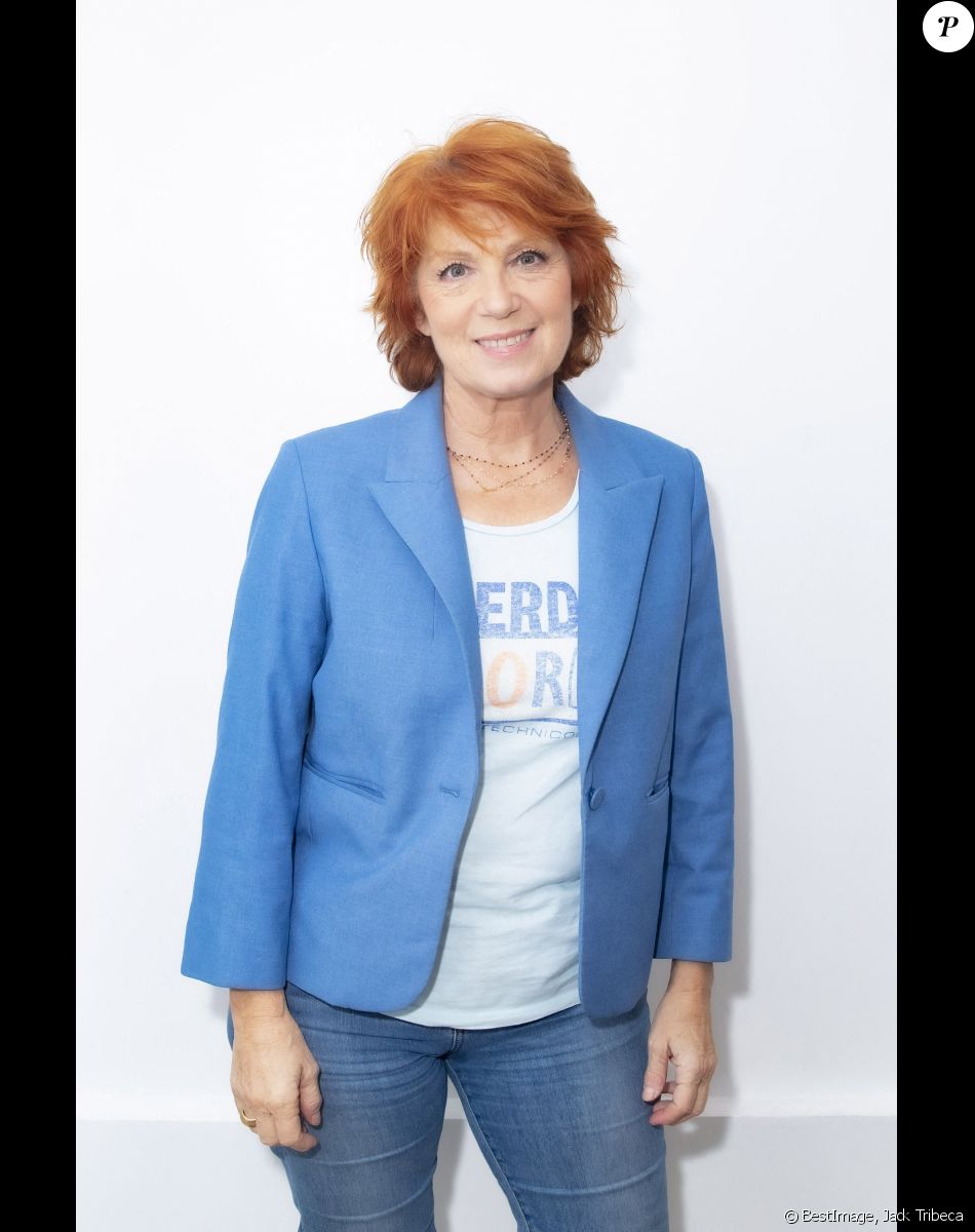 Exclusif - Véronique Genest - Backstage de l'émission TPMP (Touche Pas à Mon Poste) présentée par C.Hanouna le 23 novembre 2021. sur C8 - Paris le 23 novembre 2021. © Jack Tribeca / Bestimage