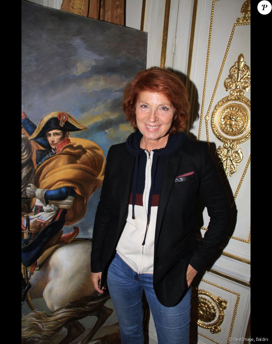 Exclusif - Véronique Genest - Soirée de dédicace de l'auteure Valérie Perez-Ennouchi pour son livre "Destins de femmes" au palais Vivienne à Paris le 11 octobre 2021. © Baldini / Bestimage