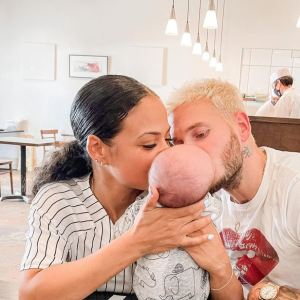 M. Pokora, Christina Milian et leur fils Kenna (1 mois). Mai 2021.