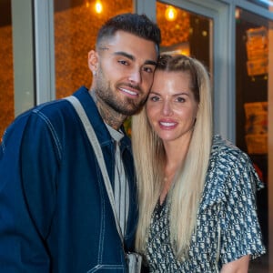 Exclusif - Thibault Garcia et sa femme Jessica Thivenin lors de la soirée « Come Chill with Booba » au bar Le Tube à Dubaï le 21 octobre 2021. © Nicolas Briquet / Bestimage  Exclusive - No web en Suisse / Belgique Celebs at the "Come chill with Booba" party at Le Tube bar in Dubai 