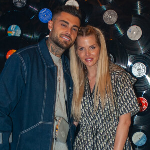 Exclusif - Thibault Garcia et sa femme Jessica Thivenin lors de la soirée « Come Chill with Booba » au bar Le Tube à Dubaï le 21 octobre 2021. © Nicolas Briquet / Bestimage  Exclusive - No web en Suisse / Belgique Celebs at the "Come chill with Booba" party at Le Tube bar in Dubai 