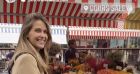 Ophélie Meunier et sa fille Valentine se promènent à Cours Saleya, à Nice. Le 26 novembre 2021.