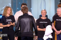 Elodie Fontan, accompagnée de nombreux proches, a surpris Philippe Lacheau dans "La Chanson Secrète" sur TF1.