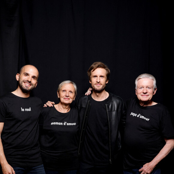 Exclusif - Philippe Lacheau, Gérard Lacheau (père), Huguette Lacheau (mère) et Pierre Lacheau (frère) - Backstage - Enregistrement de l'émission "La Chanson secrète 9" à la Seine musicale à Paris, diffusée le 27 novembre sur TF1 à 21h05. © Gaffiot-Moreau / Bestimage 