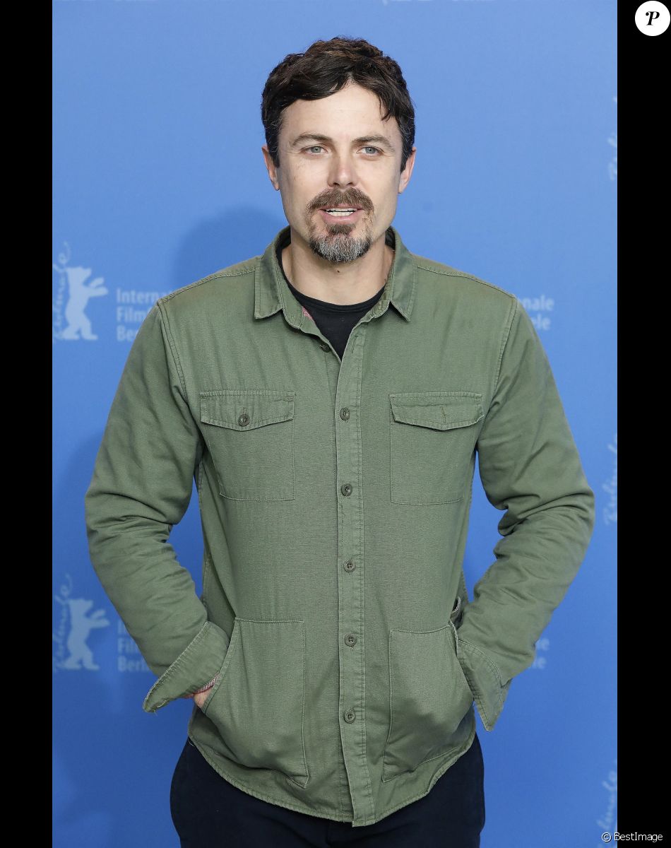 Casey Affleck - Les célébrités posent lors de la première du film "Light of my life" à l'occasion du 69ème festival du film de Berlin.