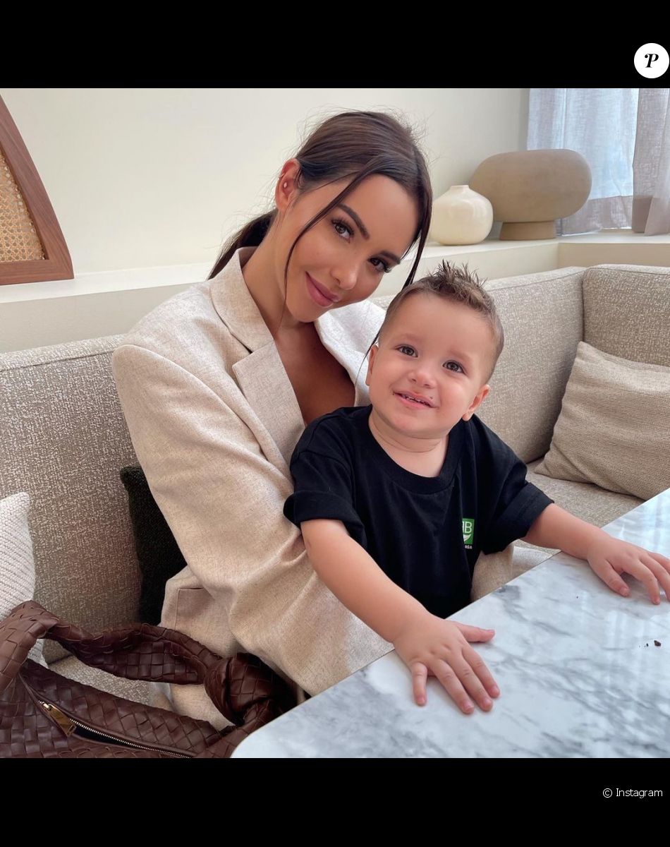 Nabilla, comblée par son mari Thomas Vergara et leur fils Milann.